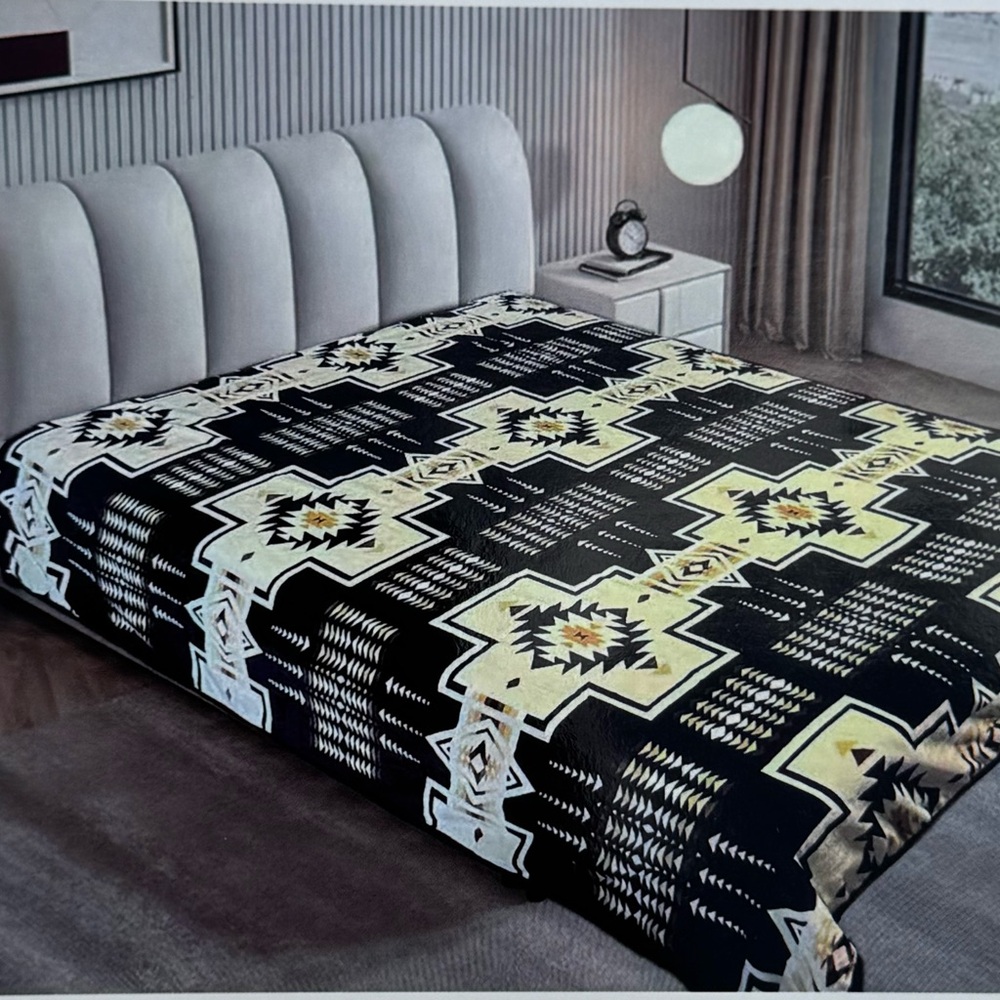 Brand new Southwest Pattern thick soft King size Blanket Aztec